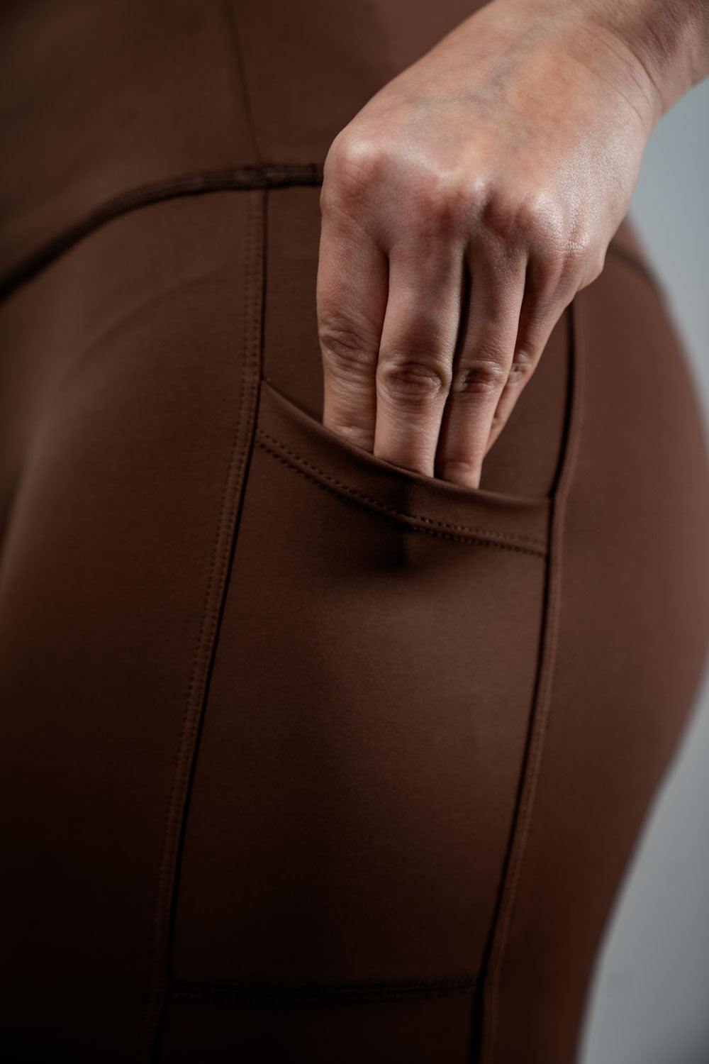 Women's SOHO Fitness Shorts 8" (City Mocha)