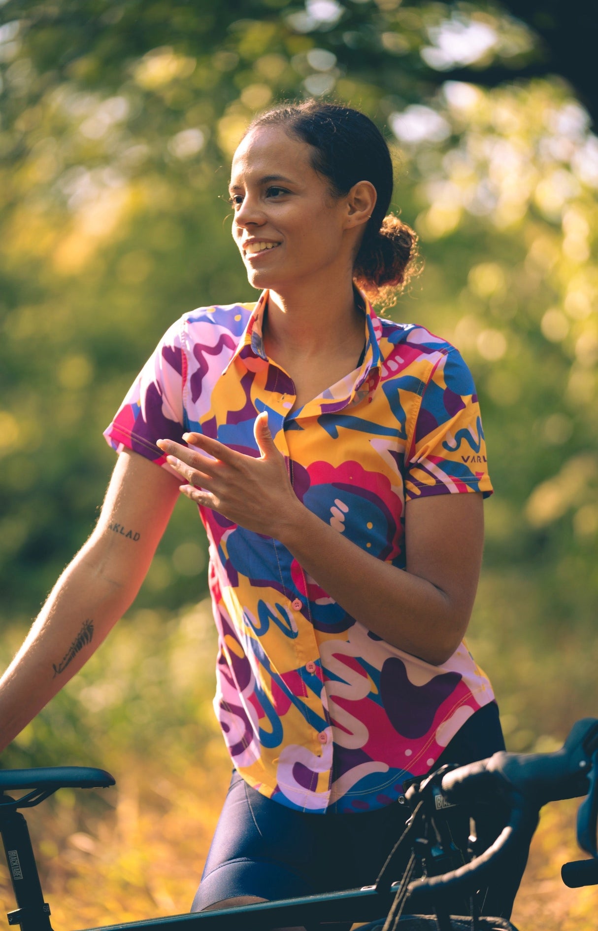 Touring Tech Button Cycling Shirt (Maestro Multi) - Women's