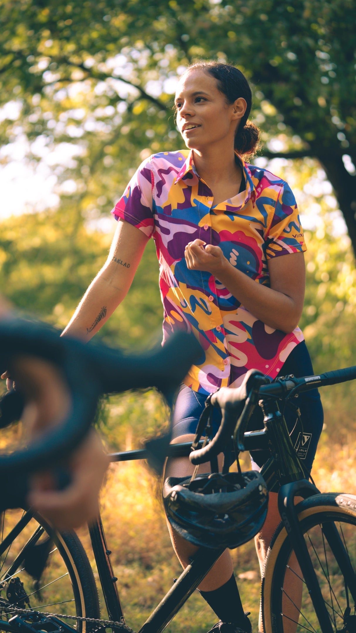 Touring Tech Button Cycling Shirt (Maestro Multi) - Women's